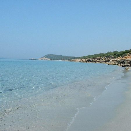 B&B Gli Ulivi SantʼAnna Arresi Εξωτερικό φωτογραφία