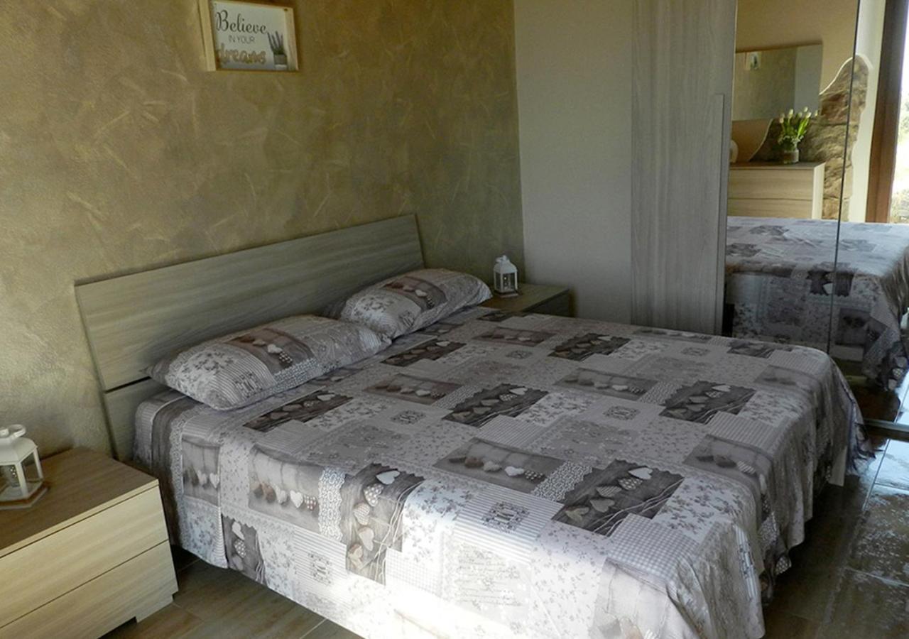 B&B Gli Ulivi SantʼAnna Arresi Εξωτερικό φωτογραφία